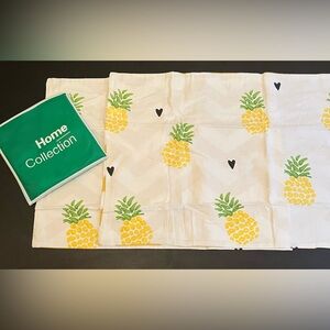 2 Pack Pineapple 🍍 Pillow Cases for Standard Size Pillows.
